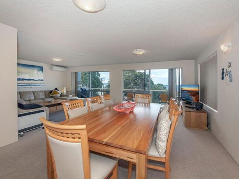 1 'Laman Lodge', 15 Laman Street - Stunning Air Conditioned Unit With Water Views And WIFI - Accommodation 4U 3