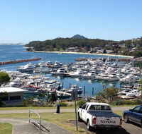 1 'Laman Lodge' 15 Laman Street - stunning air conditioned unit with water views and WIFI - Accommodation 4U