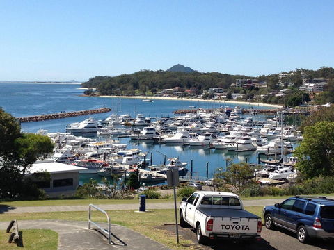 1 'Laman Lodge', 15 Laman Street - Stunning Air Conditioned Unit With Water Views And WIFI - Accommodation 4U 0