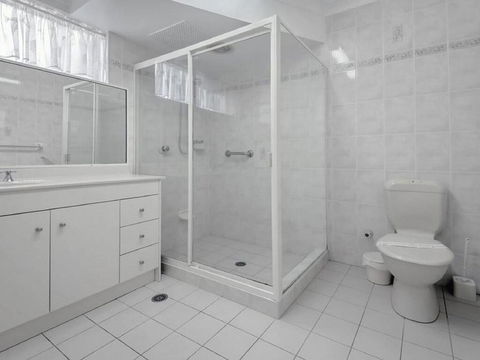 1 'Laman Lodge', 15 Laman Street - Stunning Air Conditioned Unit With Water Views And WIFI - Accommodation 4U 1