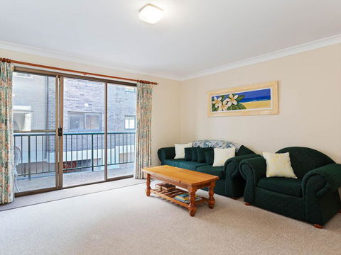 1 'Monterea' 3 Ondine Close - Walking Distance To Beach - Accommodation 4U 2