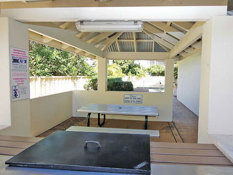 1 'SEASHELLS' 21-23 MAGNUS STREET - WIFI, POOL, LIFT & AIR CONDITIONING - Accommodation 4U 3