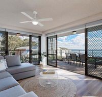 1 'The Poplars' 34 Magnus St - panoramic water views pool aircon  WIFI - Accommodation 4U