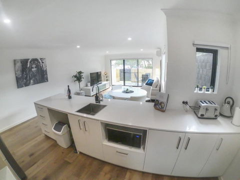 1 Bdrm Close Airport/Shops, WIFI, NETFLIX, PARKING - Accommodation 4U 2