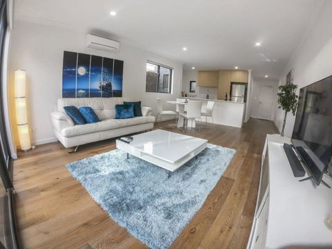 1 Bdrm Close Airport/Shops, WIFI, NETFLIX, PARKING - Accommodation 4U 3