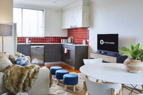 1 Bdrm Top Floor Apt With Sunroom - Accommodation 4U 1