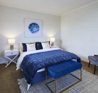 1 Bdrm Top Floor Apt With Sunroom - Accommodation 4U