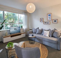 1 Bedroom Apt With Parking Stroll to Elwood Beach