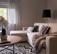 1 Bedroom Art Deco Apt With Study - Accommodation 4U