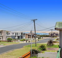 1/32 Ocean Avenue - three bedrooms three bathrooms air con boat parking  water views - Accommodation 4U