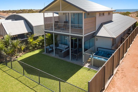 108 Madaffari Drive - Caretta - Luxurious Marina Home With A Spa And Free WiFi - Accommodation 4U 1