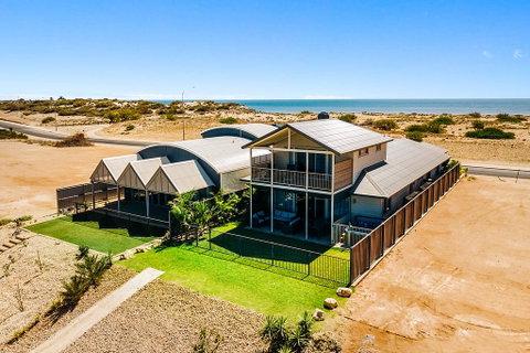 108 Madaffari Drive - Caretta - Luxurious Marina Home With A Spa And Free WiFi - Accommodation 4U 0