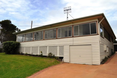 12 Bluewater Drive - Accommodation 4U 1
