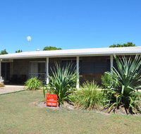12 Zircon Street - Renovated beach shack with the perfect blend of comfort and coastal cool - Accommodation 4U