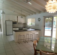 15 Larapinta Court - Family home with swimming pool in a quiet street and central location close to CBD - Accommodation 4U