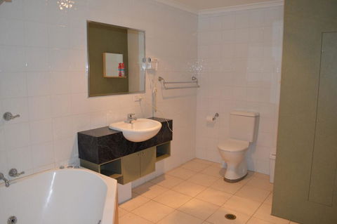 18 Lakeview Plaza - Accommodation 4U 3