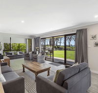 19 'Bay Parklands' 2 Gowrie Avenue - ground floor renovated unit with water views  WIFI - Accommodation 4U