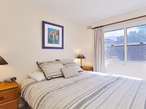 2 'Sunnie Belle' 3 Victoria Parade- Water Views Over Nelson Bay Foreshore - Accommodation 4U 1