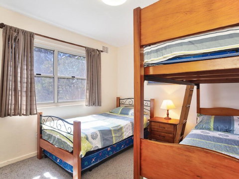 2 'Sunnie Belle' 3 Victoria Parade- Water Views Over Nelson Bay Foreshore - Accommodation 4U 3