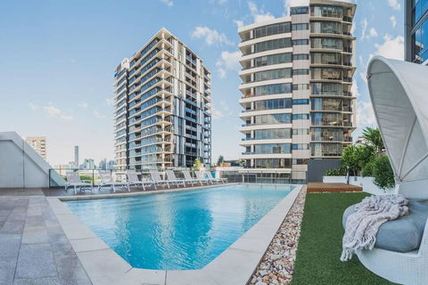2 Bed Brisbane Resort Apartment - Accommodation 4U 0