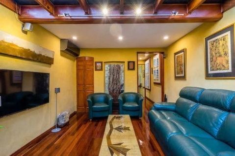 2 Bed Renovated Terrace - Erskinville - Accommodation 4U 3