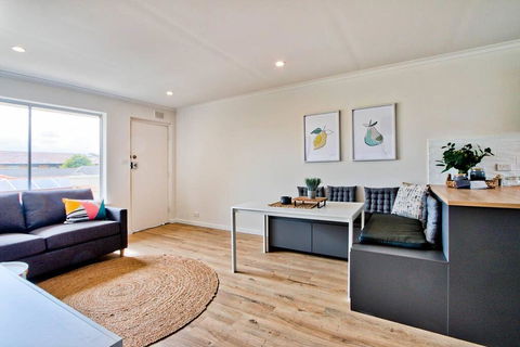 2 Bedroom Apt In Glenelg With Air-Con - Accommodation 4U 1