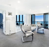 2 Bedroom Ocean View Apartment in Surfers Paradise - Accommodation 4U