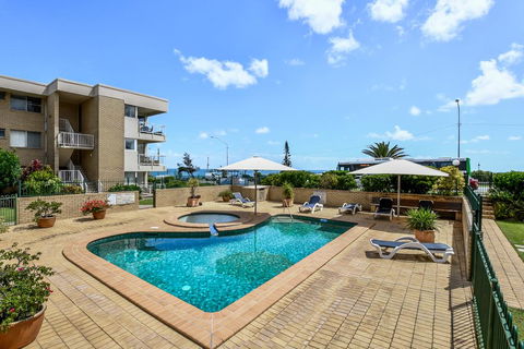 2 Bedroom Top Floor Unit - Ocean Views And Pool - Accommodation 4U 3