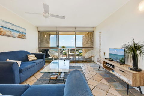 2 Bedroom Top Floor Unit - Ocean Views And Pool - Accommodation 4U 0