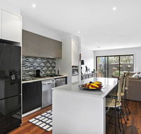 2 Bedroom Townhouse - Family  Corporate Bookings Only - Accommodation 4U