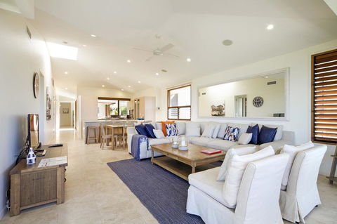 2 Hale Lani - Accommodation 4U 3