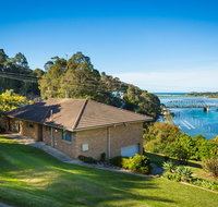 2 Water Crescent - Retro Haven - Accommodation 4U