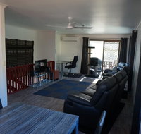 2-29 Rumbalara Avenue - Rainbow Beach Bring your dog or your cat or bring both Free Wi-Fi - Accommodation 4U