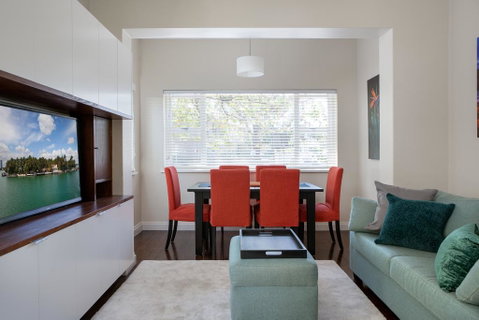 2-Bed Balmain Retreat With Outdoor Patio - Accommodation 4U 2
