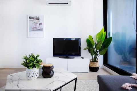 25, Empire, 1Br1Bth, Pinkytoffee, MelCen CBD, FreeTram,  - Accommodation 4U 3