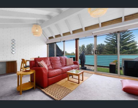 Beachfront Beauty - Accommodation 4U 2