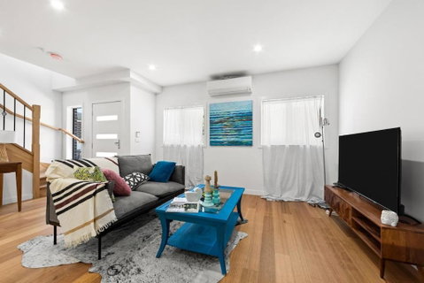 Bellfield Estate Modern 2Bed 2Bath Townhouse - Accommodation 4U 1