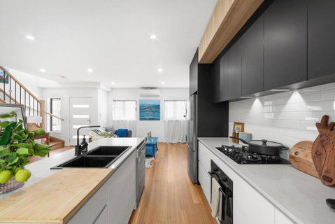 Bellfield Estate Modern 2Bed 2Bath Townhouse - Accommodation 4U 3