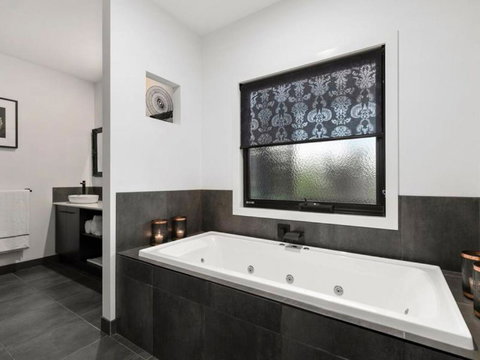 Campania Spa Suite 2 - Accommodation 4U 3