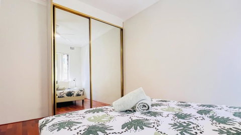 Carlton 3 Beds Unit - Free Parking - Accommodation 4U 1