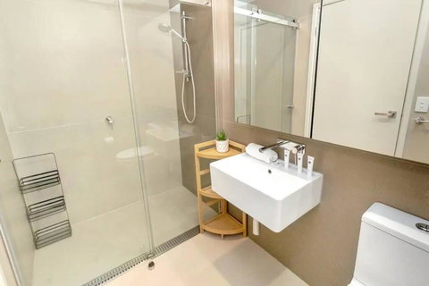 CBD Skyline 2 Bedroom Apartment - Accommodation 4U 1