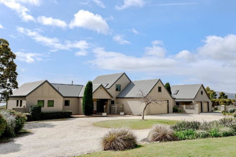 Chateau Clarence & Petite Chateau Luxurious Waterfront Retreat - Accommodation 4U 1