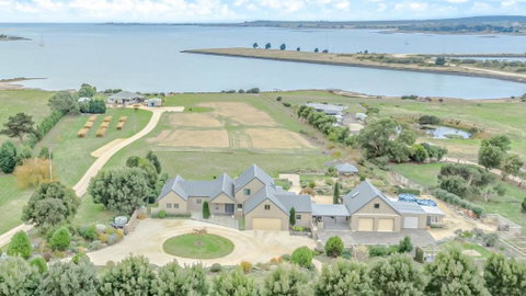 Chateau Clarence & Petite Chateau Luxurious Waterfront Retreat - Accommodation 4U 0