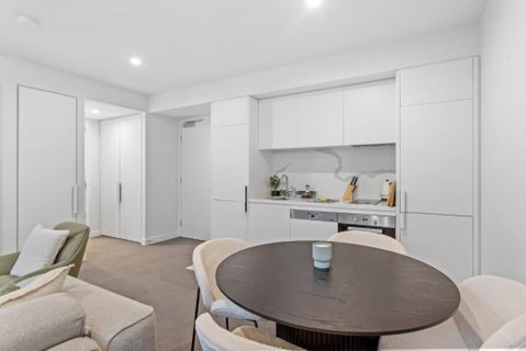 Chic 1-Bed With Pool & Amenities In St Kilda Road - Accommodation 4U 2