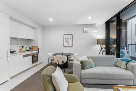 Chic 1-Bed With Pool & Amenities In St Kilda Road - Accommodation 4U 3