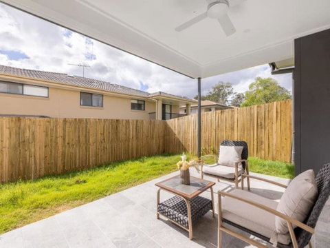Cute 4BR Family Home In Calamvale - Accommodation 4U 0