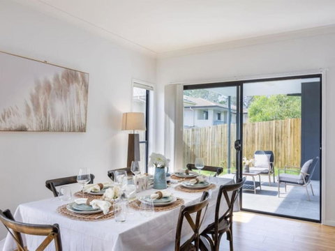 Cute 4BR Family Home In Calamvale - Accommodation 4U 3