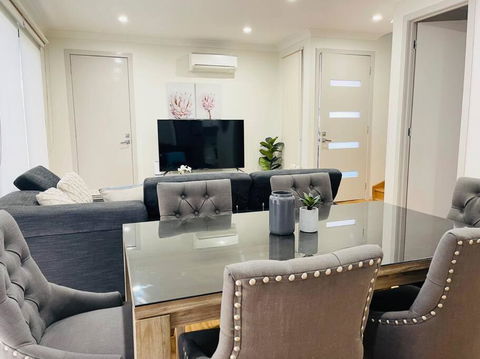 D112 Braybrook Central Stay-Great Getaway - Accommodation 4U 3