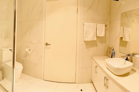 D121 Fabulous Marsh Stay - Accommodation 4U 2