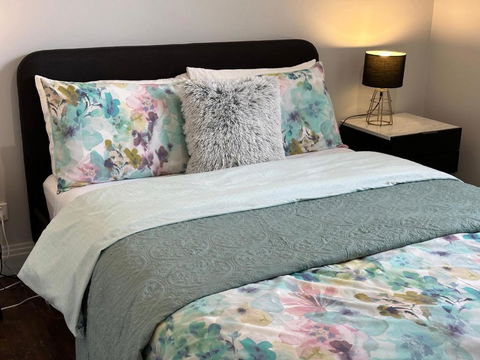 Daisy Cottage On Duke 3BR - Accommodation 4U 4